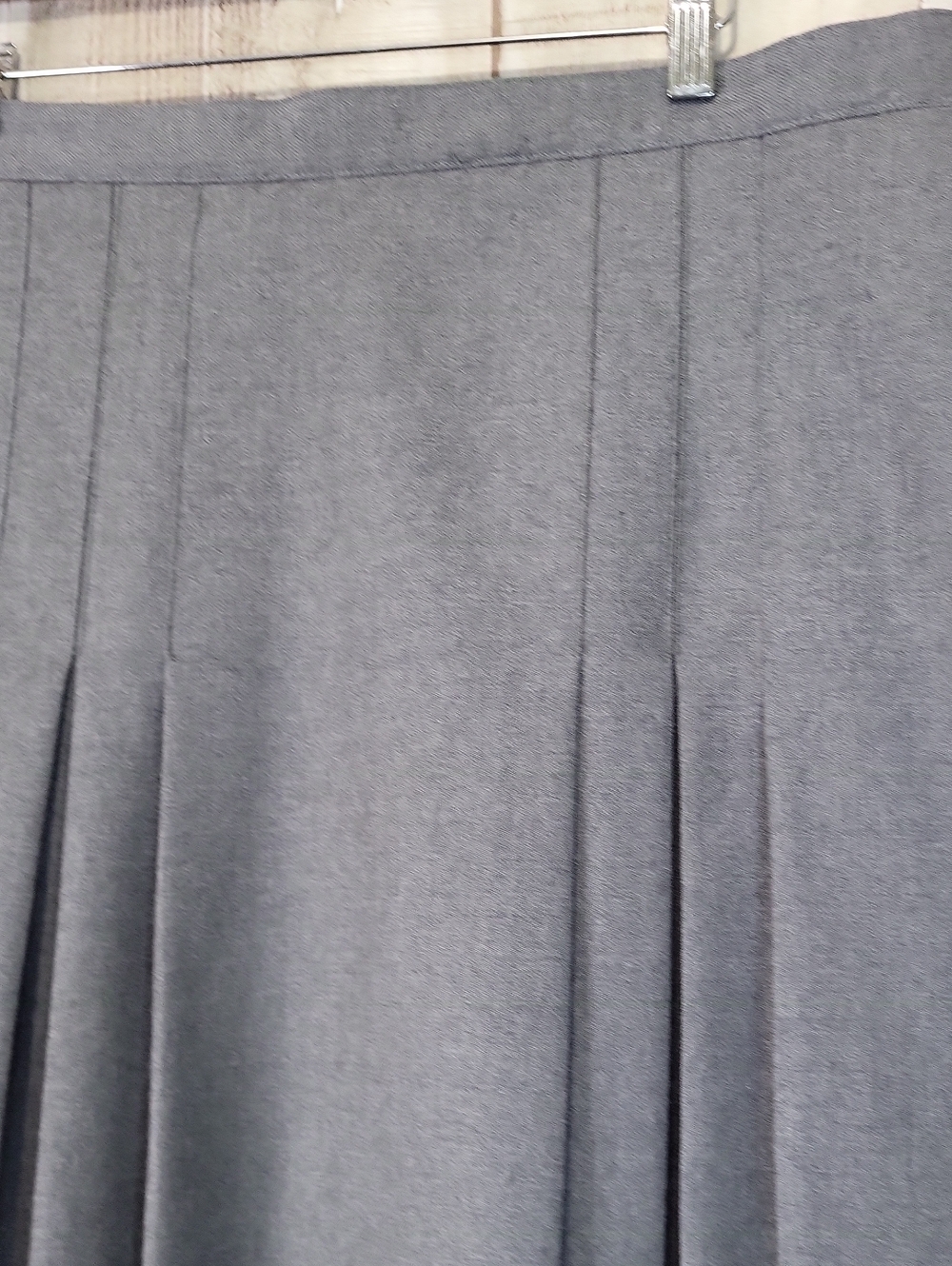 D'alliards Classic Gray Wool Pleated Women's Skirt. Size 16. - Picture 3 of 8